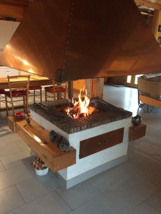 Au Charnet Bed & Breakfast Les Fourgs Екстериор снимка
