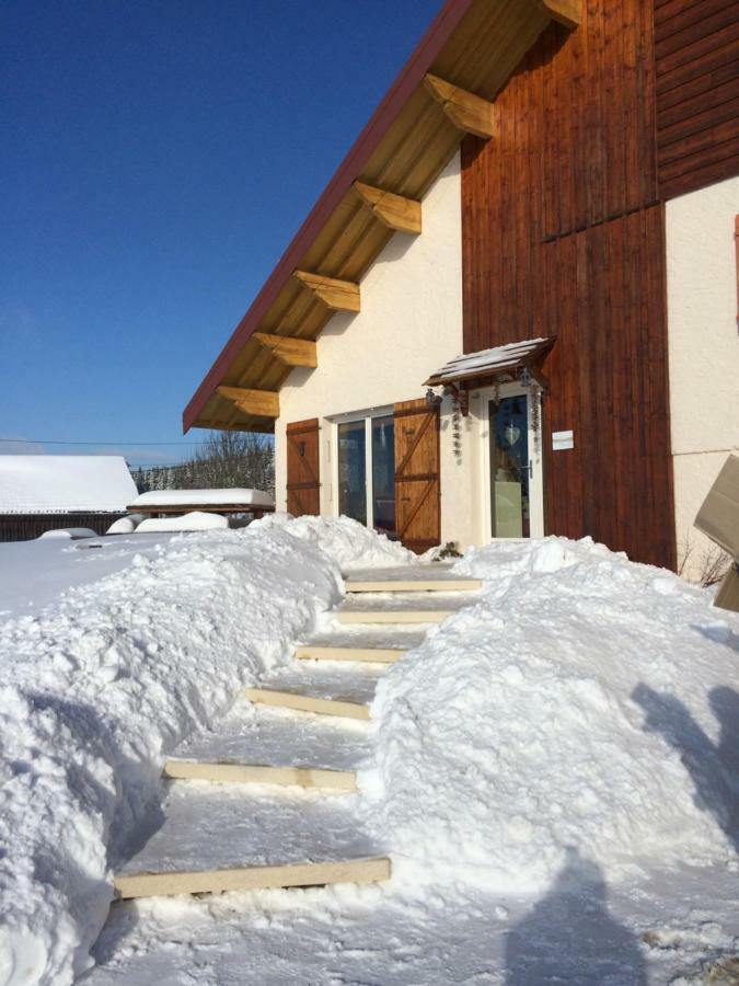 Au Charnet Bed & Breakfast Les Fourgs Екстериор снимка